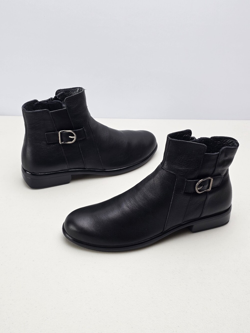 Naot Maestro Aura Black Leather Ankle Boots Water Resistant US Size 9 NWT